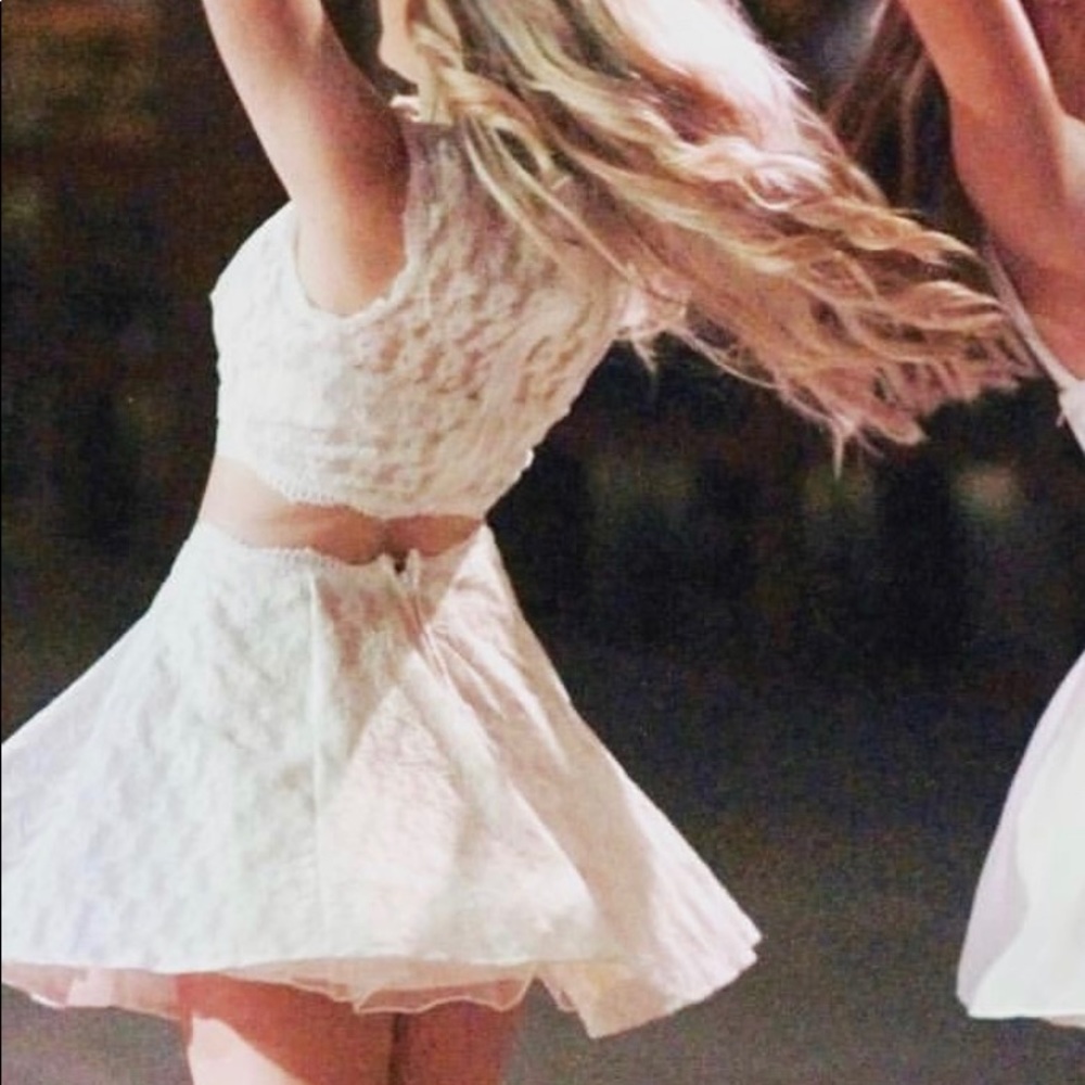 TWO PIECE JODI KRISTOPHER LACE DRESS SIZE 3